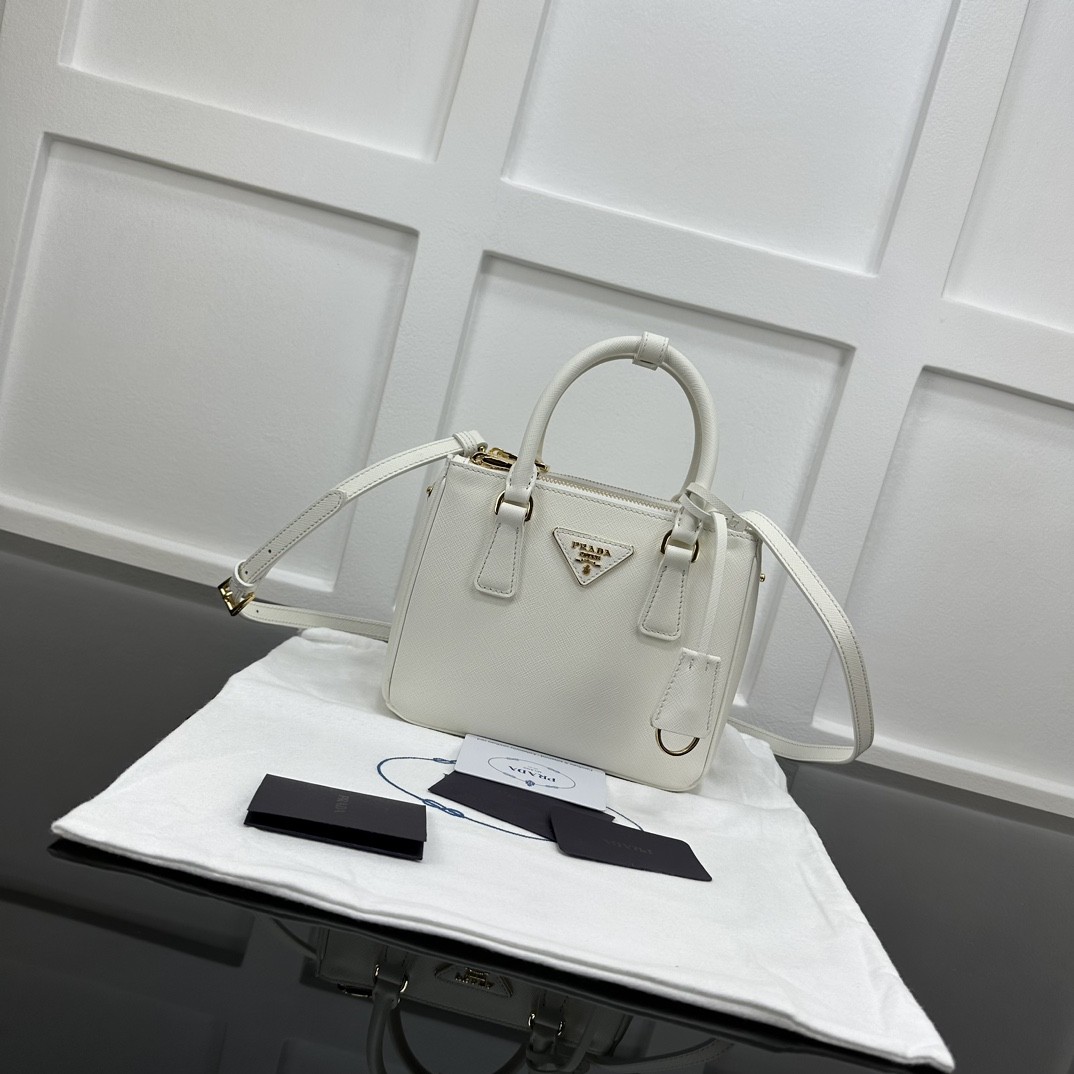 【PRADA】Galleria Mini Saffiano 手提包｜象牙白 × 金扣 × 雙層拉鍊