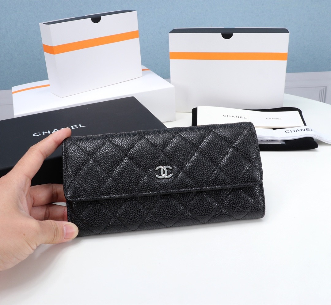 Chanel經典黑色魚子醬皮革長夾