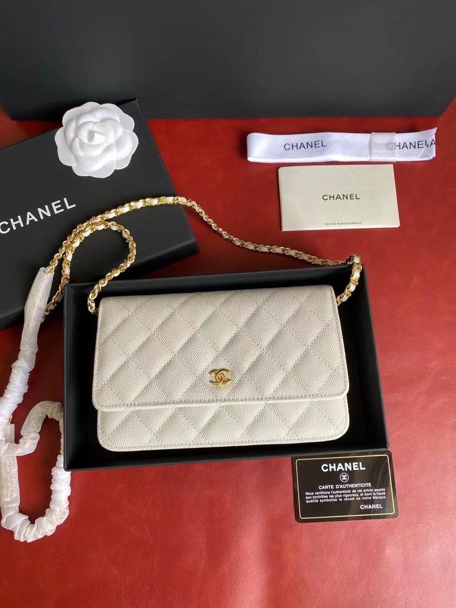 CHANEL經典菱格紋雙C粒面牛皮WOC 白色