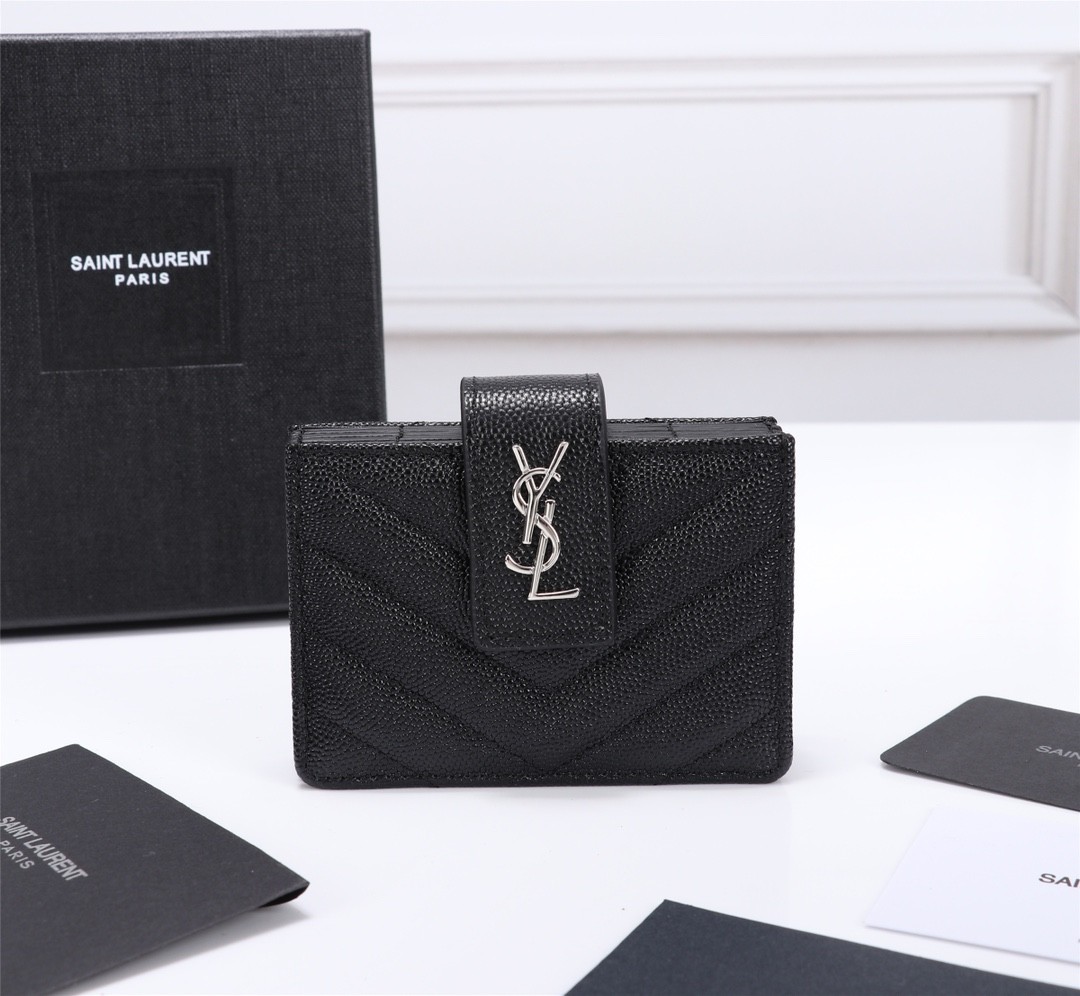 【Saint Laurent 聖羅蘭】風琴式短夾（黑銀款）｜荔枝壓紋皮革、金色YSL字母Logo、多層收納設計